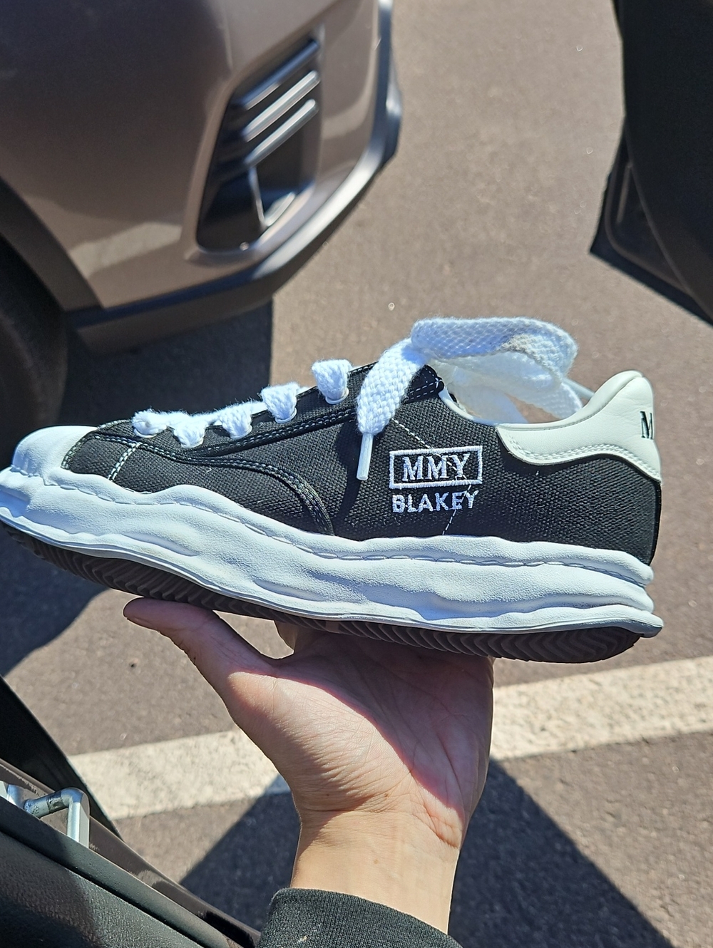 Men's Black and White Casual Sneakers